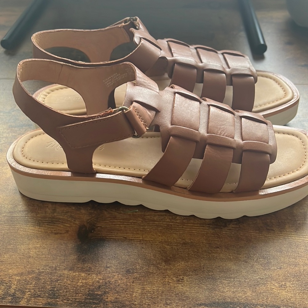Brand new never word Madewell Platform Fisherman Sandals.